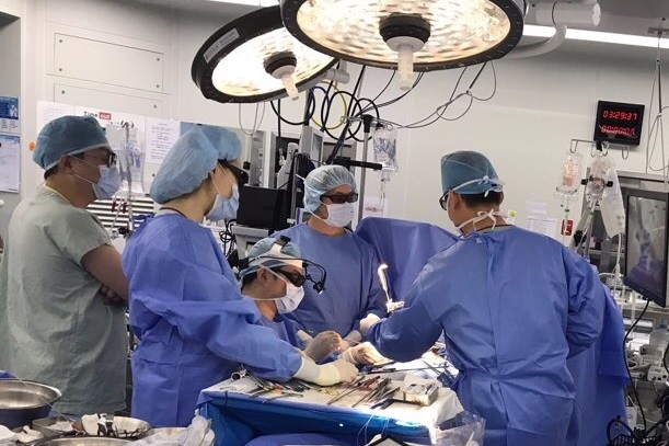 흉부외과 유재석 과장은 “3D 내시경 이용 심장수술은 절개 부위가 작은 만큼 고도의 기술력과 집중력이 필요하기 때문에 숙련된 흉부외과 전문의를 통해 수술받는 것이 좋다”며, “수술 후 당일 보행이 가능할 정도로 회복이 빨라 환자 만족도가 아주 높으며, 매년 최소 침습에 대한 환자들의 요구가 커지고 있어 앞으로 최소 침습 수술이 더욱 활발해질 전망”이라고 밝혔다.