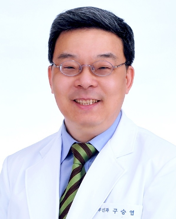 재발성 자궁내막암 환자는 자궁을 적출해야 하지만,약물치료만으로 가임력을 보존해 7년만에 임상/출산에 성공시킨 구승엽교수.