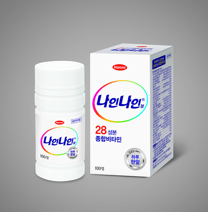 주목 받는 맞춤 영양제..... 나인나인은 한국인에게 필요한 28가지 영양 성분이 함유된 종합비타민으로 육체피로 회복, 병중∙병후 비타민 공급, 눈∙뼈 건강 등에 도움을 준다. 비타민 13종, 미네랄 12종이 함유됐으며, 한국인에게 부족한 비타민D 성분도 대폭 강화됐다. 또, 생리활성 성분인 콜린타르타르산염, 오로트산수화물, 우르소데옥시콜산 3종도 함유됐다.
