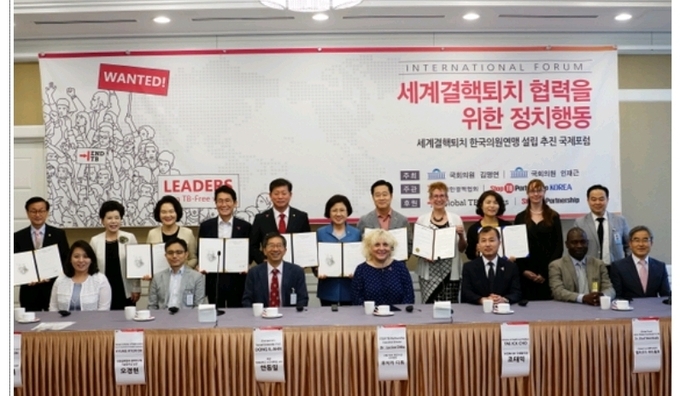 Stop TB Partnership Korea는 7월 20일 한국결핵퇴치의원연맹(Korea TB Caucus) 설립 추진을 위해 회원들에게 세계 결핵퇴치를 위한 각국 정치활동의 모범사례를 소개하는 “국제결핵퇴치 협력을 위한 정치 활동” 포럼을 개최했다.