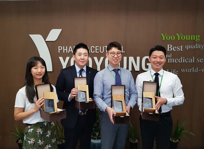 왼쪽부터 BD팀 김혜연 주임(6대), 서울3팀 이제영대리(2대), 영업관리팀 김윤진 주임(3대), 인재개발팀 이준행 대리(4대)