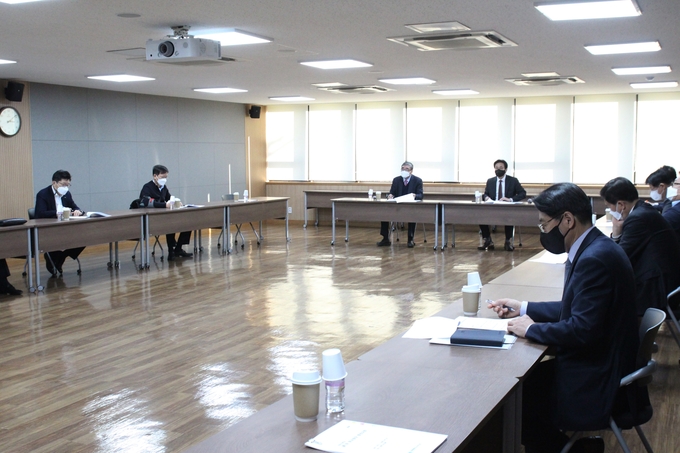 한국제약바이오협회 이사장단(이사장 이관순.한미약품 대표)은 지난 19일 오후 2021년도 제1차 회의를 개최, 원희목 현 회장에 대한 임기 연장을 만장일치로 의결했다.