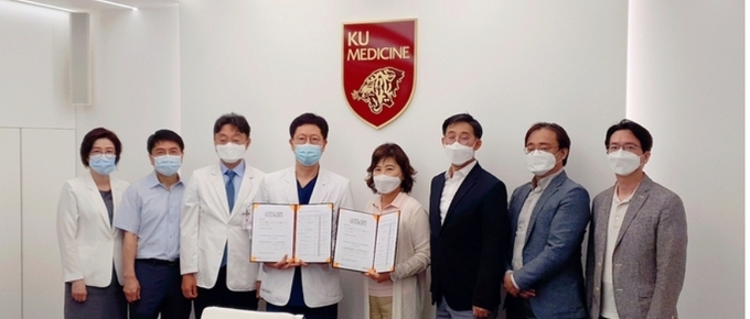 사진_좌측 세 번째부터 고려대의료원 손장욱 의학지능정보실장-고려대구로병원 민병욱 진료부원장-삼성SDS 홍혜진 전무