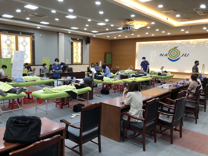 한국농어촌공사‧한국문화예술위원회 등 나주혁신도시 이전 공공기관 임직원들이 최근 ‘빛가람 사랑의 릴레이 헌혈’ 참여했다.