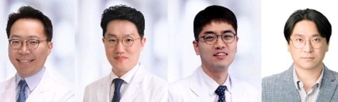 좌부터 서울대병원 감염내과 박완범·최평균·강창경 교수, 서울의대 약리학교실 이창한 교수