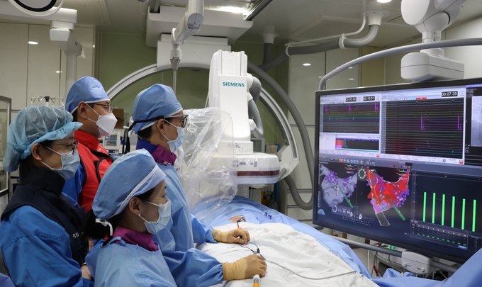 서울대병원 순환기내과 최의근 교수 삼차원 펄스장 절제술 장면