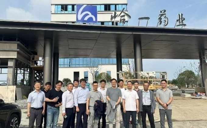 다산제약은 지난달 23일 중국 HDP(허이다산의약유한공사) 1주년 맞아 기념식을 가졌다. 행사에는 류형선회장(앞줄 우에서 네번째) 등이 참석했다.