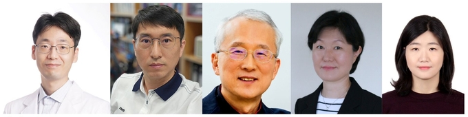 좌부터 고대의대 뇌신경과학교실 한기훈 교수, 한국뇌연구원 이계주 박사, 기초과학연구원 시냅스뇌질환연구단 김은준 단장, 한국기초과학지원연구원 김진영, 정영애 박사