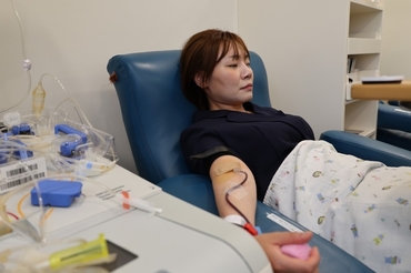 김예지 국회의원, 세계 헌혈자의 날 맞아 헌혈 동참