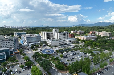 전북대병원 문영재·윤선중 교수팀, 2025 ICO에서 각각 우수구연상 수상