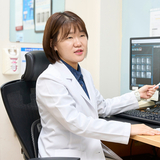 식은땀, 구토, 가슴 쥐어짜는 듯한 흉통 30분 이상 지속되면... 지체하지 말고 '이것' 부터 해야