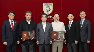 고려대의료원, 홍민표 대표·김대중 회장으로부터 뱔전 기금 2억 원 기부 받아