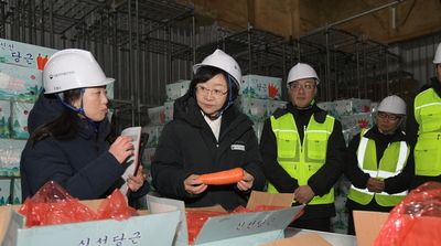 오유경 식약처장, 설 명절 대비 국민 다소비 수입농산물 검사 현장 방문