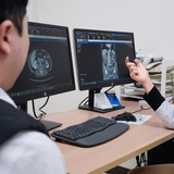 끈적한 소변 거품, 얼굴·발 부종까지...이것 위험 신호