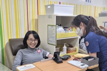 보건복지부 정경실 보건의료정책실장, 혈액원 방문... 혈액수급 현장 점검 및 헌혈 참여