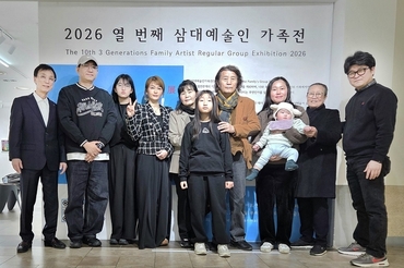 삼대 예술가족 11명 초대, '달배기 더하기'展으로 상실과 회복의 10년을 말하다