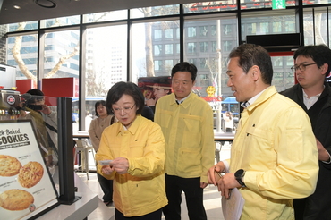 식약처장, 방탄소년단(BTS) 공연장 주변 가격표시와 위생상태 점검